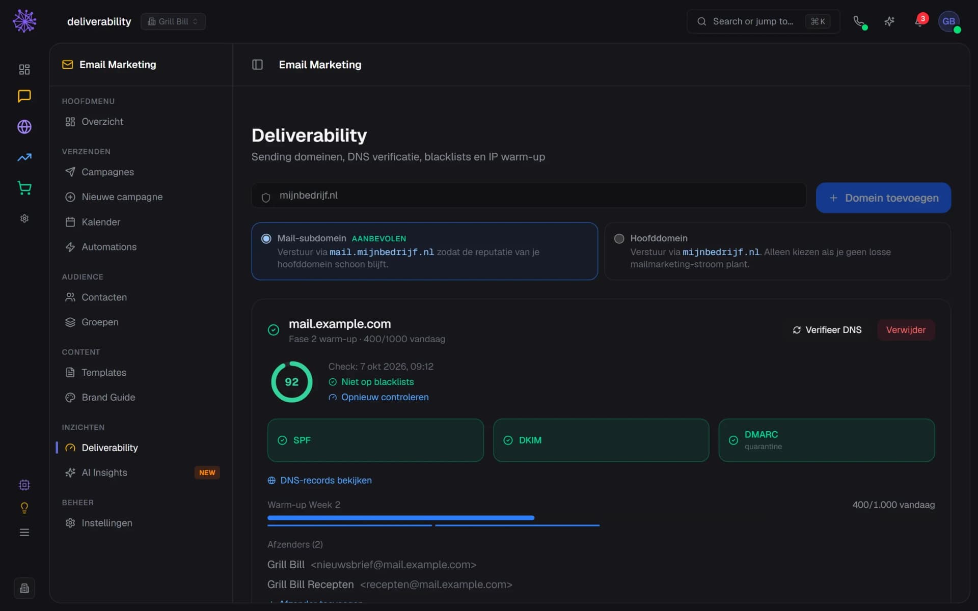 Deliverability met een geverifieerd mail-subdomein van Grill Bill, SPF-, DKIM- en DMARC-status en de warm-upvoortgang.